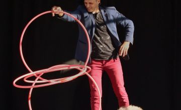 "Czytanie to magia" - pokaz iluzji Piotra Szumnego